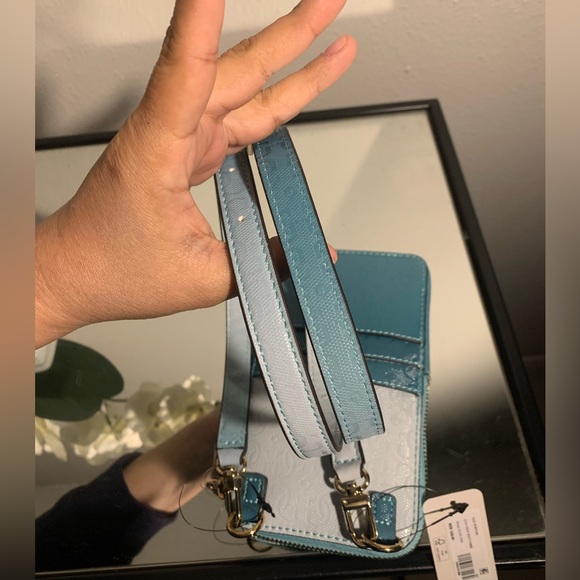 Guess Mini Crossbody - Picture 6 of 14